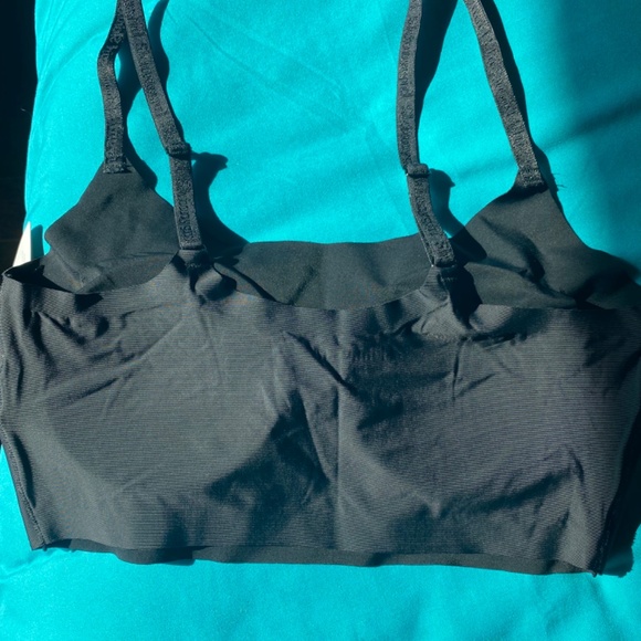 Lot of 2 Wireless Lounge Bras - Picture 2 of 7